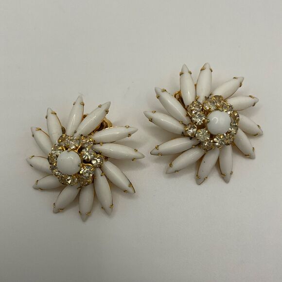 Vintage Judy Lee Clip On Earrings Milk Glass Rhinestone Starburst Pinwheel - Picture 3 of 8